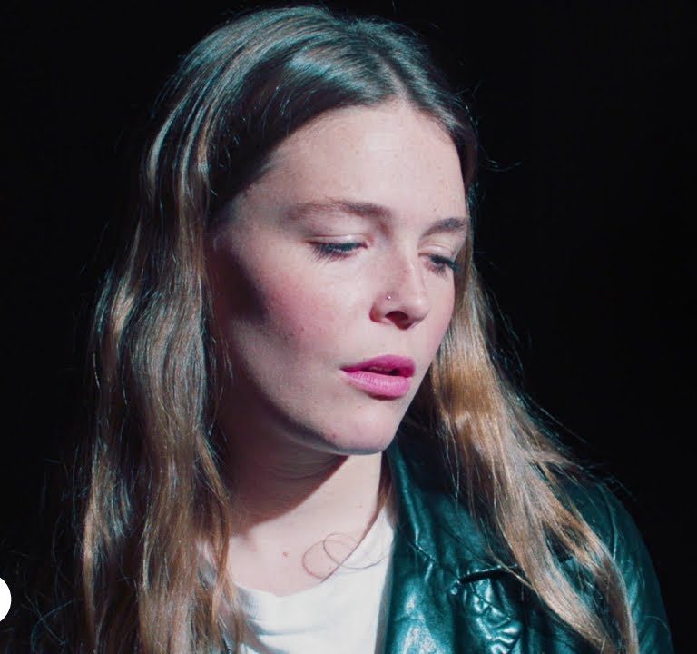 Maggie Rogers – Light On